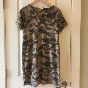Cable Gauge V Neck Camo Tshirt Dress 